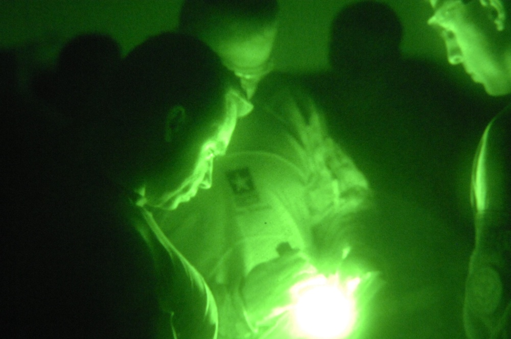 Iraqi, U.S. Soldiers Conduct Night Ops