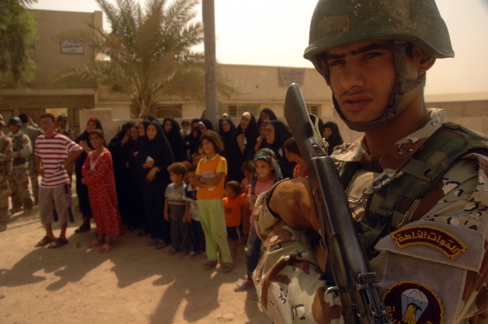 Humanitarian mission in Mahmudiyah