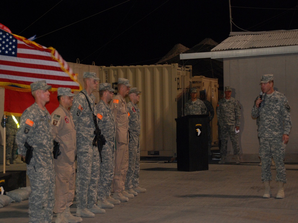 Task Force Shadow Soldiers receive prestigious aviation awards