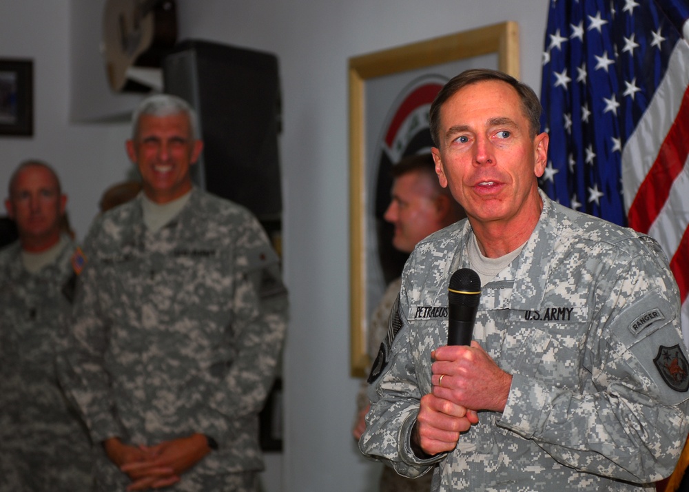 Gen. Petraeus visits COB Speicher