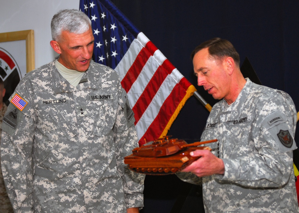 Gen. Petraeus visits COB Speicher