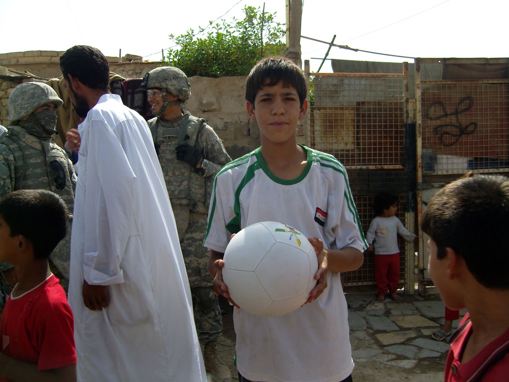 2nd Platoon issues soccer balls to &quot;Shanty Town&quot;