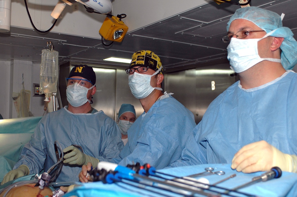 Emergency appendectomy performed aboard USS Essex