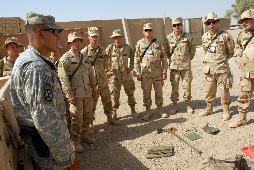 U.S., Albanian Soldiers Train Together