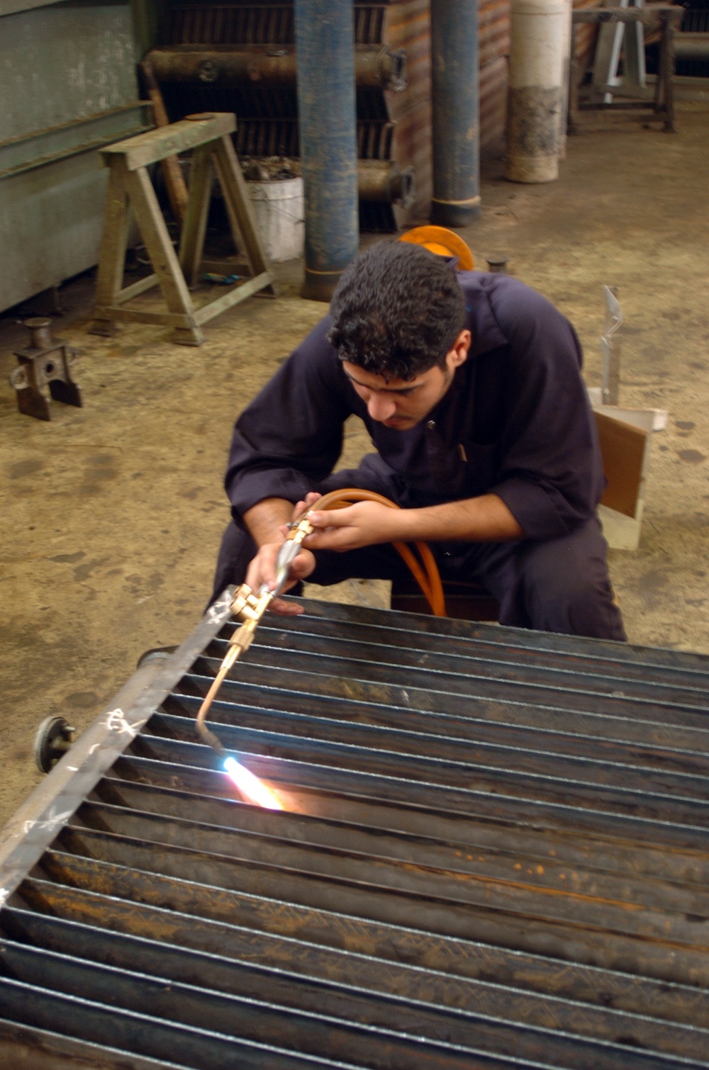 Diyala Electrical Industries gets help in production