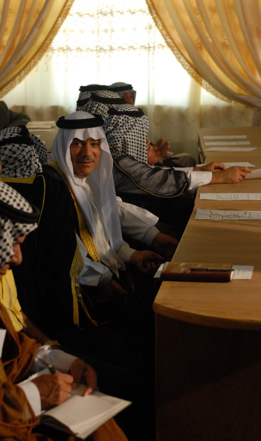 2nd Stryker Cavalry Regiment meet with local sheiks