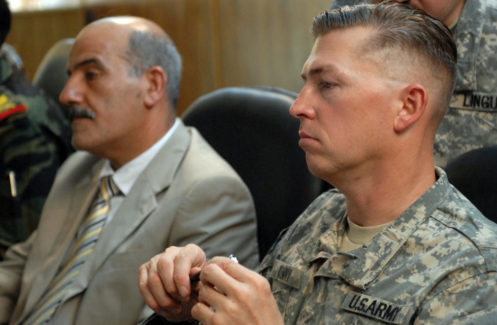 2nd Stryker Cavalry Regiment meet with local sheiks