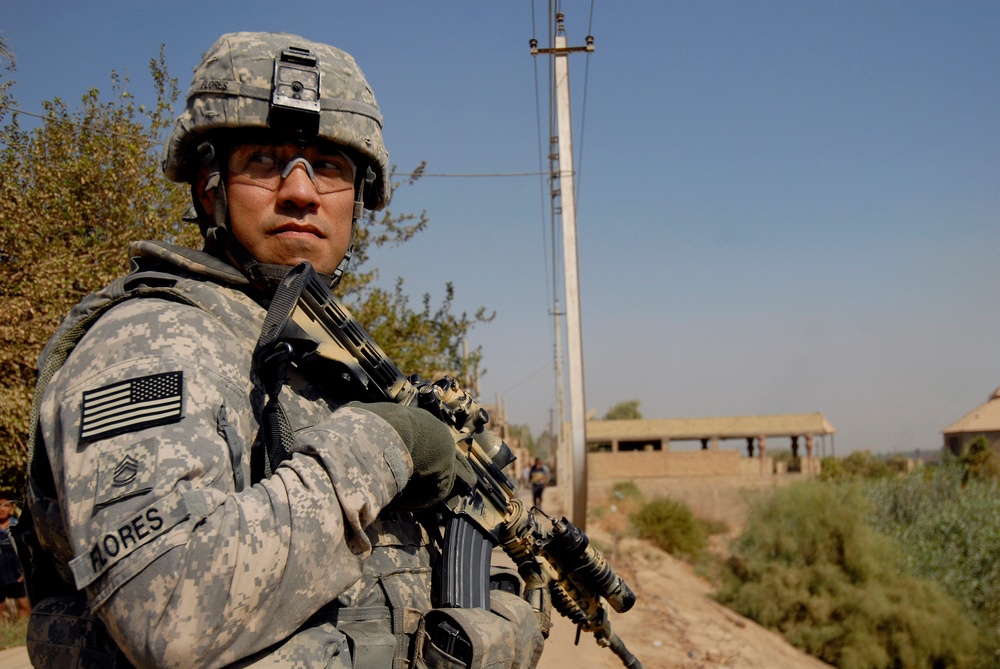 Iraqi Red Crescent Society Distributes Supplies