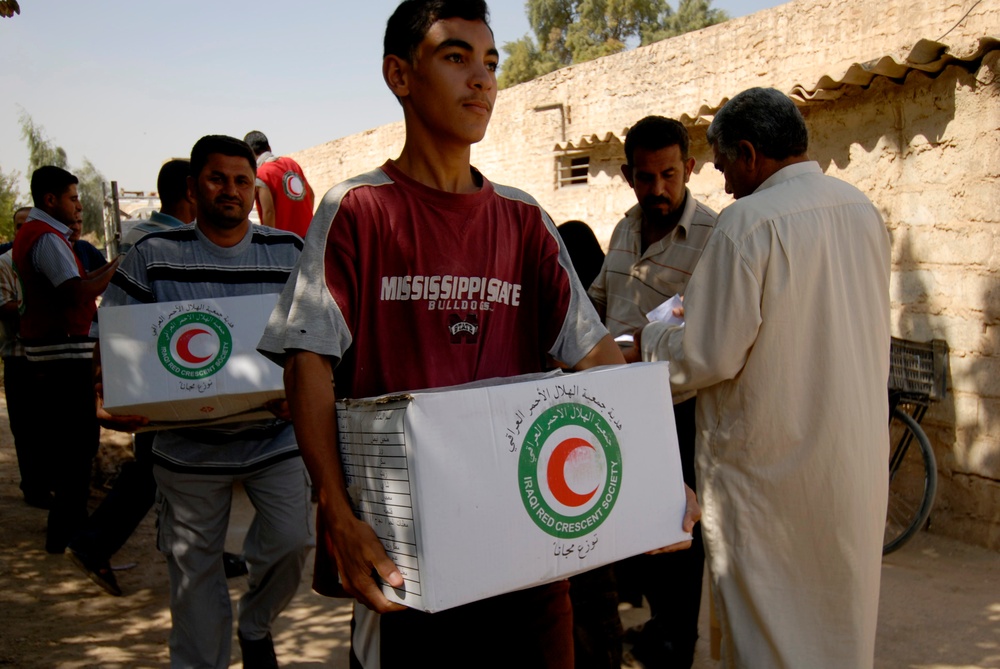 Iraqi Red Crescent Society Distributes Supplies