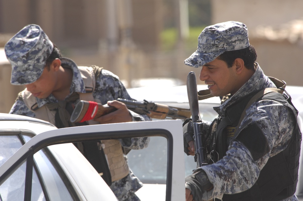 Iraqi National Police Conduct Leaflet Handout