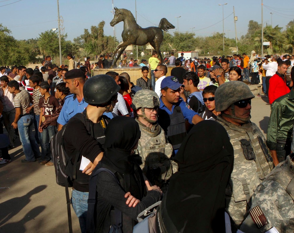 MND-B Soldiers, media visit Zawra Park