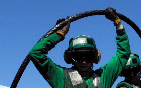 USS John C. Stennis gets new arresting gear cable