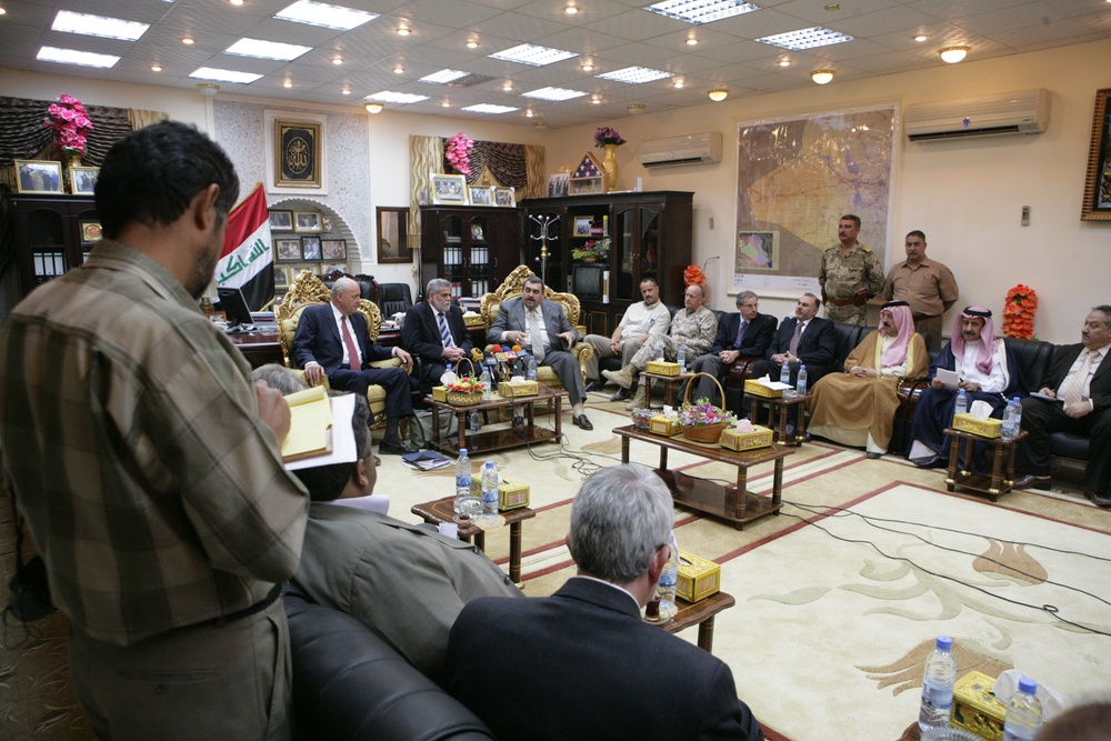 U.S. Deputy Secretary John Negroponte Visits Iraq