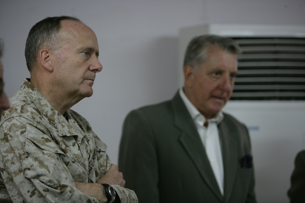U.S. Deputy Secretary John Negroponte Visits Iraq