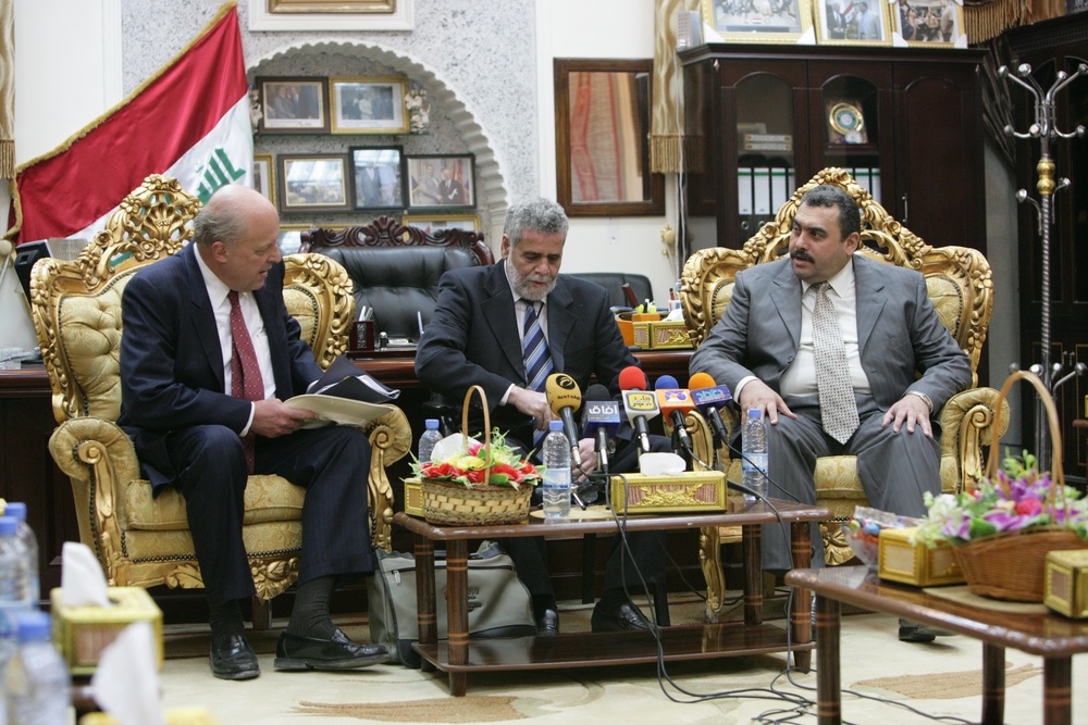 U.S. Deputy Secretary John Negroponte Visits Iraq