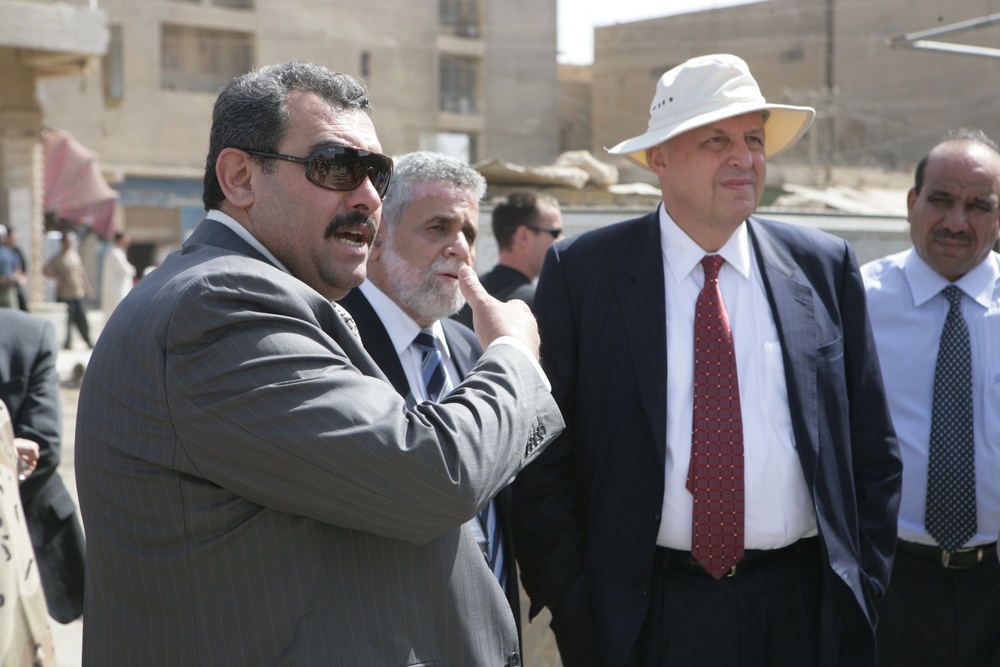 U.S. Deputy Secretary John Negroponte Visits Iraq