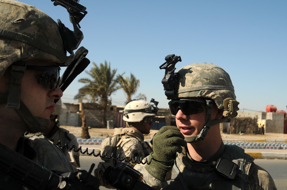 Iraqi Soldiers Distribute Information Pamphlets