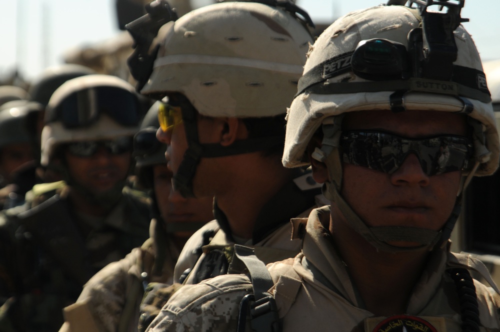 Iraqi Soldiers Distribute Information Pamphlets