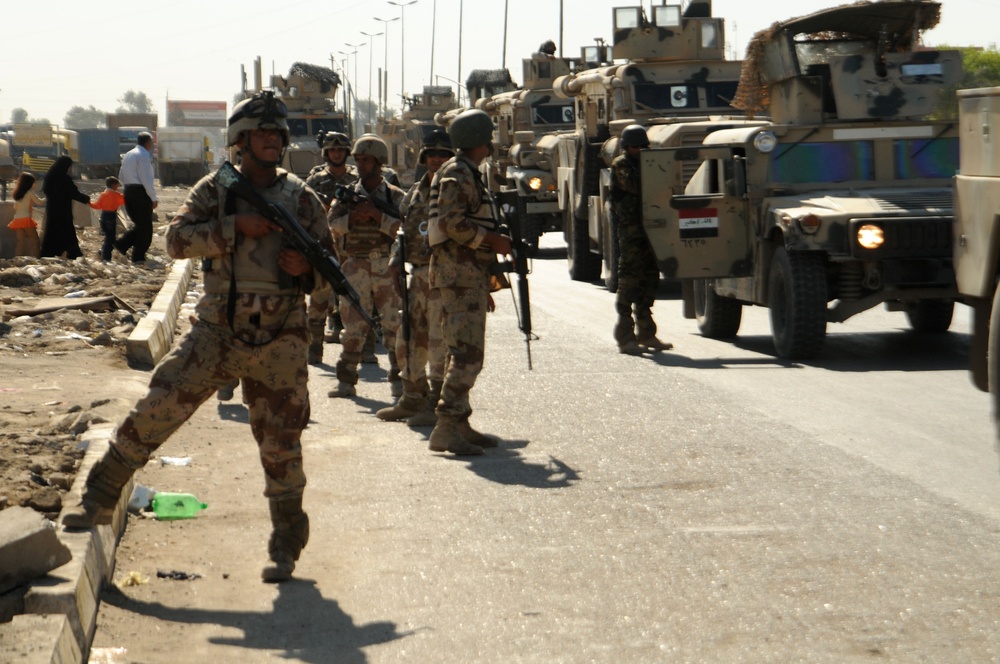 Iraqi Soldiers Distribute Information Pamphlets