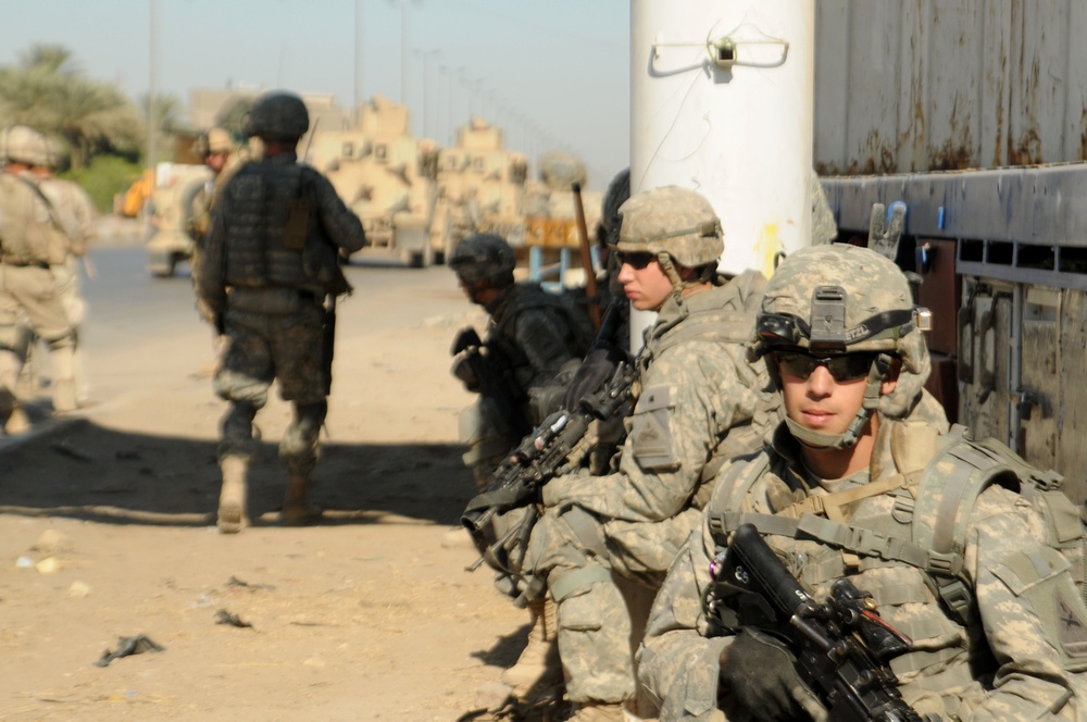 Iraqi Soldiers Distribute Information Pamphlets