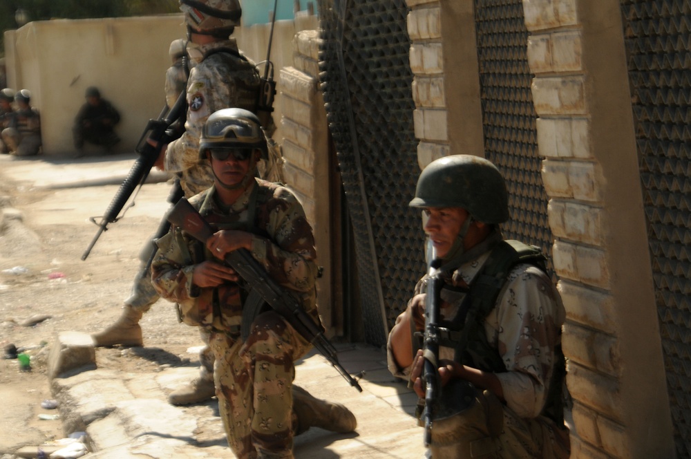 Iraqi Soldiers Distribute Information Pamphlets