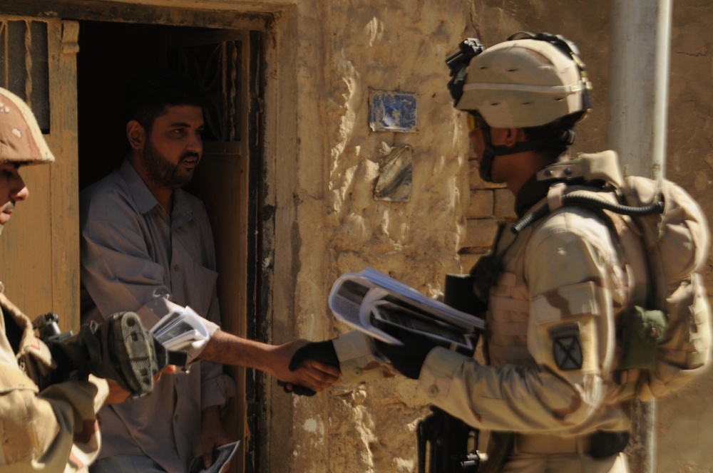 Iraqi Soldiers Distribute Information Pamphlets