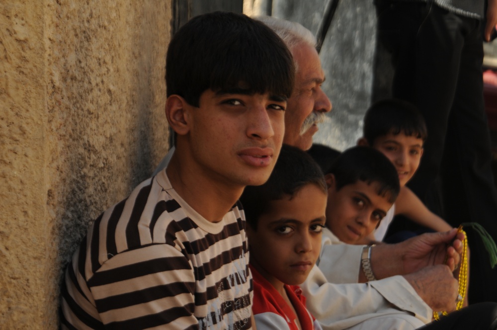 Iraqi Soldiers Distribute Information Pamphlets