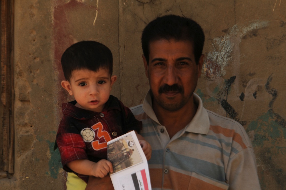 Iraqi Soldiers Distribute Information Pamphlets