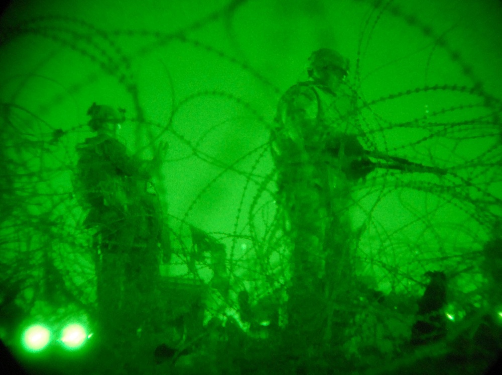 Regulars' Charlie Co. Soldiers remove C-Wire from West Rashid