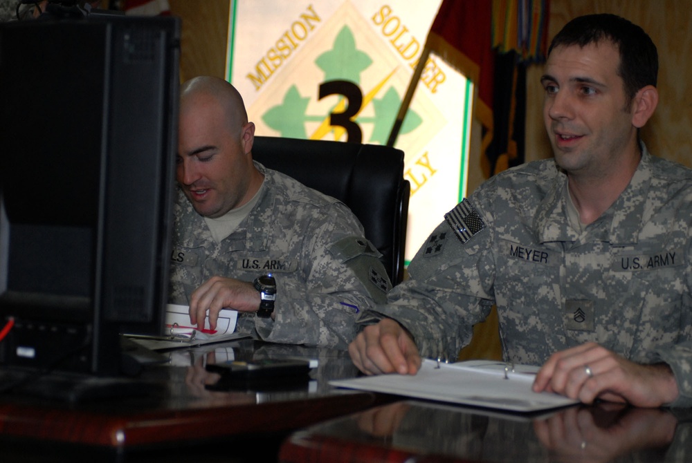 Silver Lions participate in 'Read for the Record'