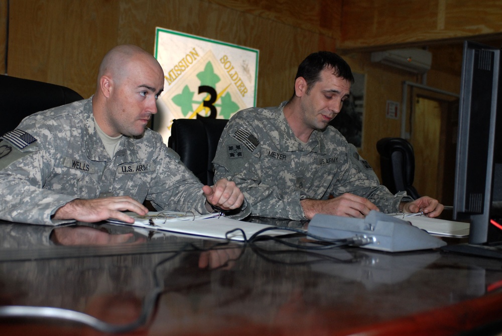 Silver Lions participate in 'Read for the Record'