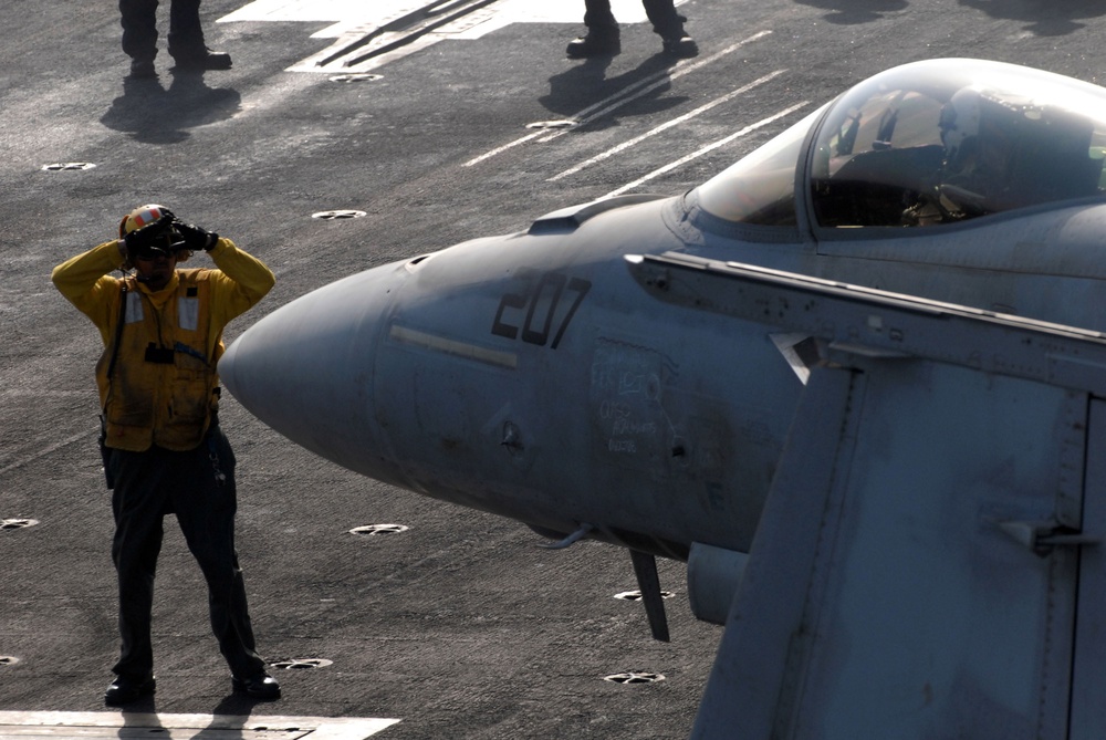 Signaling on the flight deck