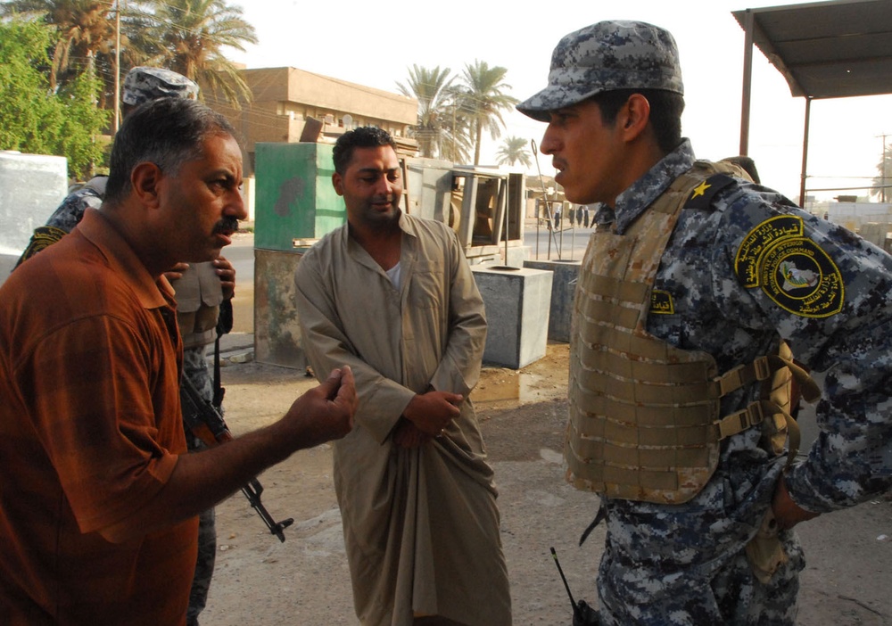 Iraqi national police patrol Hayy Aamel to disrupt, destroy enemy