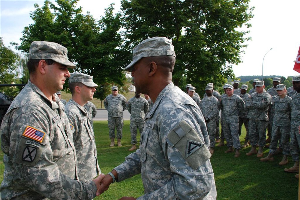 Louisiana National Guard Soldiers receive coveted coin of excellence