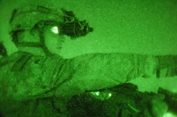 MND-B Soldiers, NPs air-assault to objective