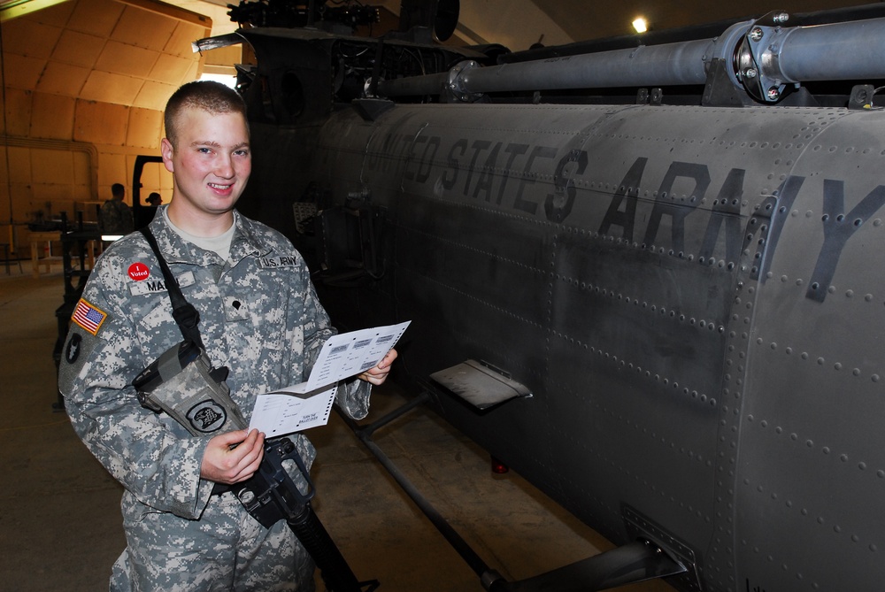Iowa National Guard Soldier Votes in Iraq