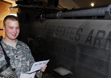 Iowa National Guard Soldier Votes in Iraq