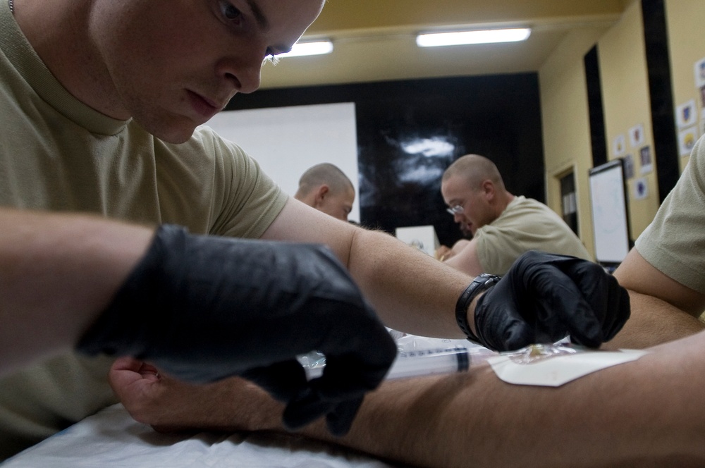 Combat Lifesaver course action