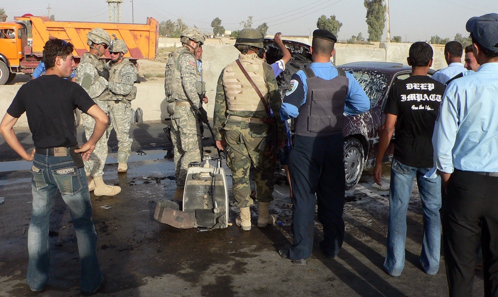 Strykehorse Soldiers, Iraqi police respond to vehicle fire