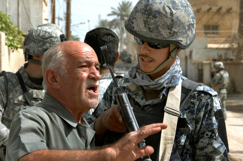 Iraqi National Police Conduct Operation Patriot Enforcement