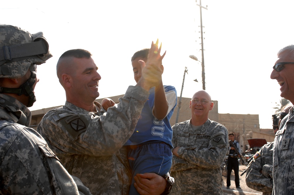 10th Mountain Leadership Visits Vendors in Taza