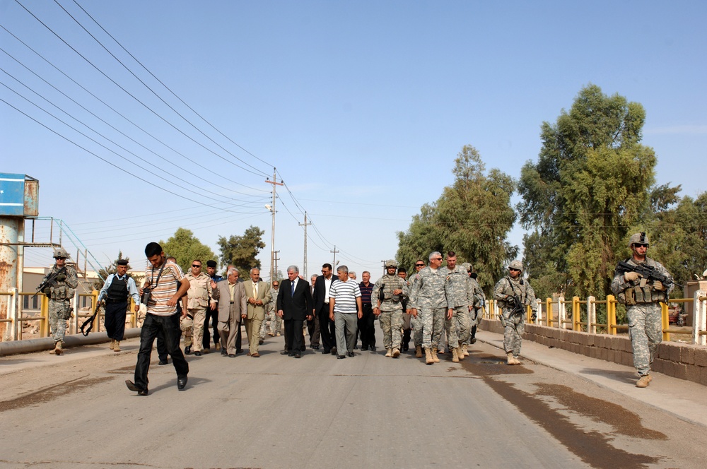 10th Mountain Leadership Visits Vendors in Taza