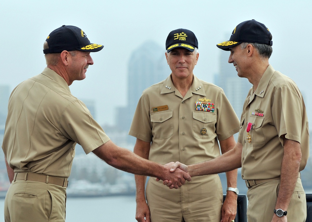 USS Abraham Lincoln changes command