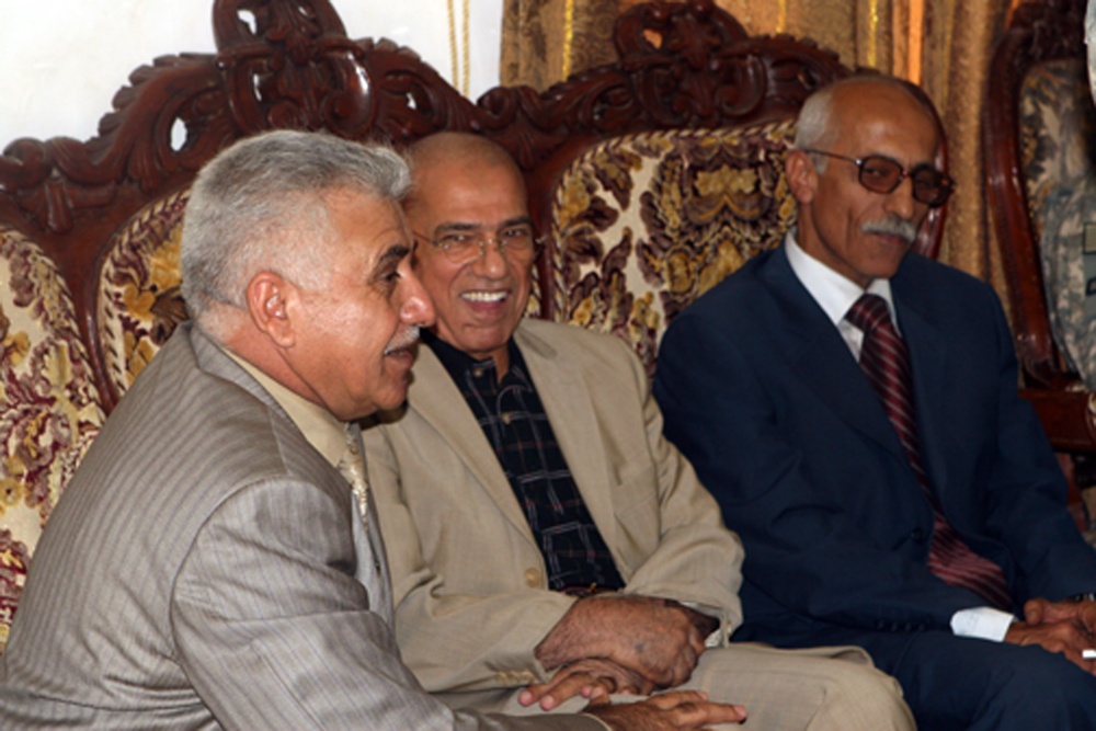 Iraqi educators, leaders meet with MNF-I staff