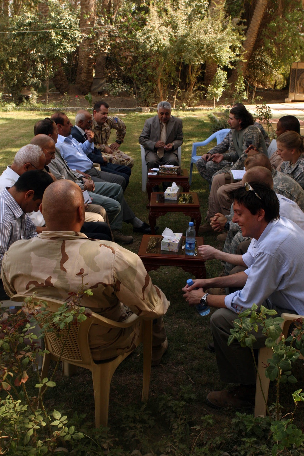 Iraqi educators, leaders meet with MNF-I staff