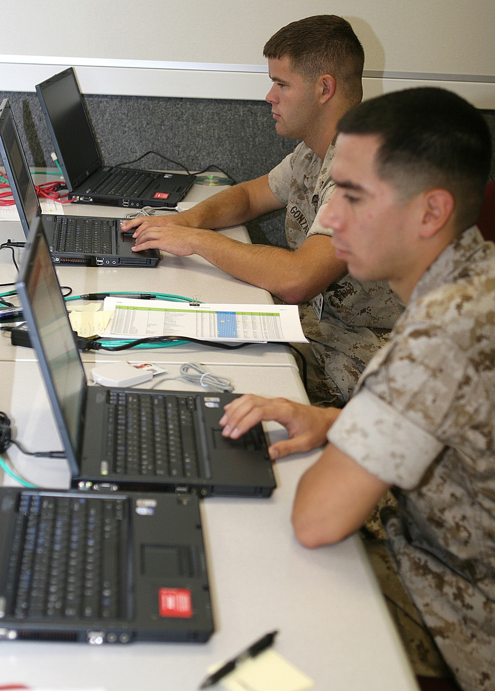 Iraq-bound Lejeune Marines Log on to Train for Deployment