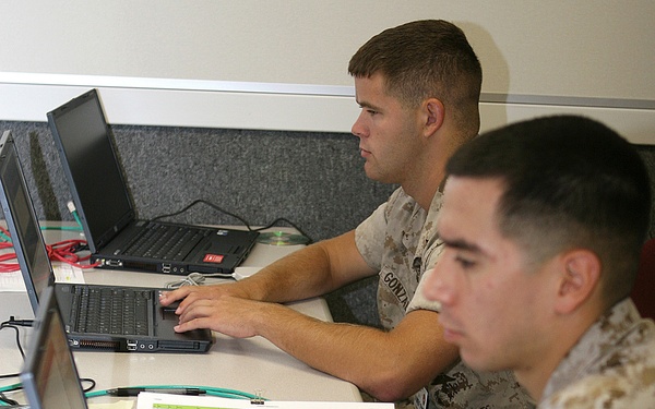 Iraq-bound Lejeune Marines Log on to Train for Deployment