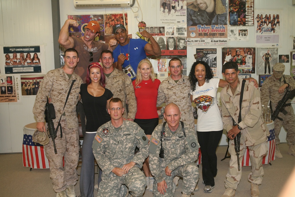 American Gladiators Visit Soldiers