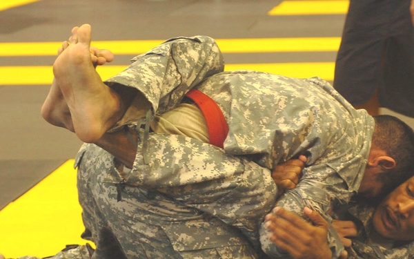 On a Roll: Dominican-Born Nashville Reservist Shines in Grappling/Combatives