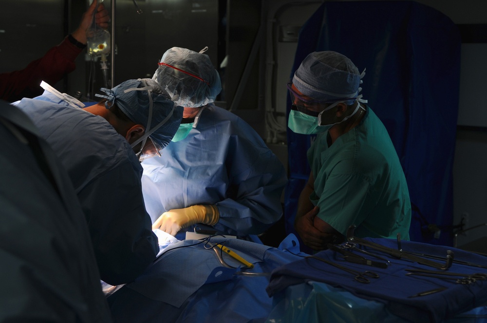 Doctors perform surgery, hernia operation aboard USS Kearsarge